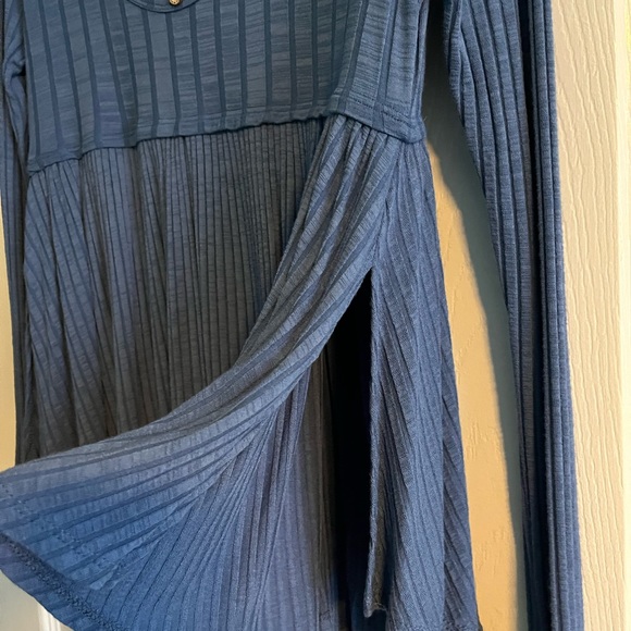 Sugarfox Long-sleeve Scoop Neck Top - Picture 4 of 5